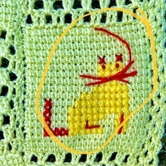 Vtg MCM Handmade Yellow Crotcheted Afghan/Baby Blanket Zoo Animals Squares GVC - Picture 9 of 11